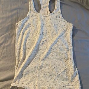 Under Armour Gray Fitted Sleeveless Tank Top with Scoop Neck